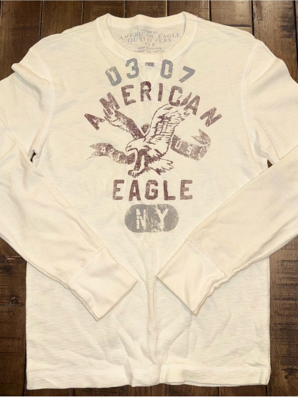 American Eagle Cream Thermal Long Sleeve Y2K Style Eagle Graphic Men’s S